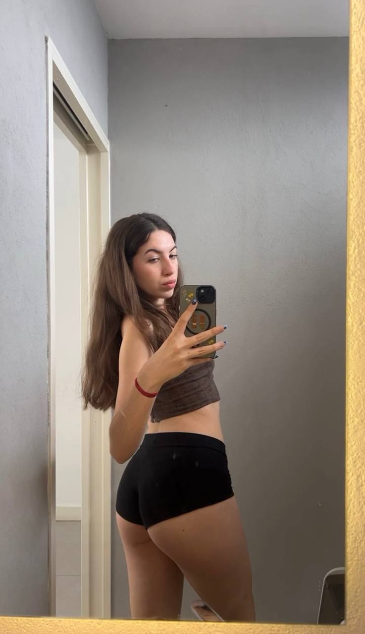 Amber in her underwear in Frankfurt am Main