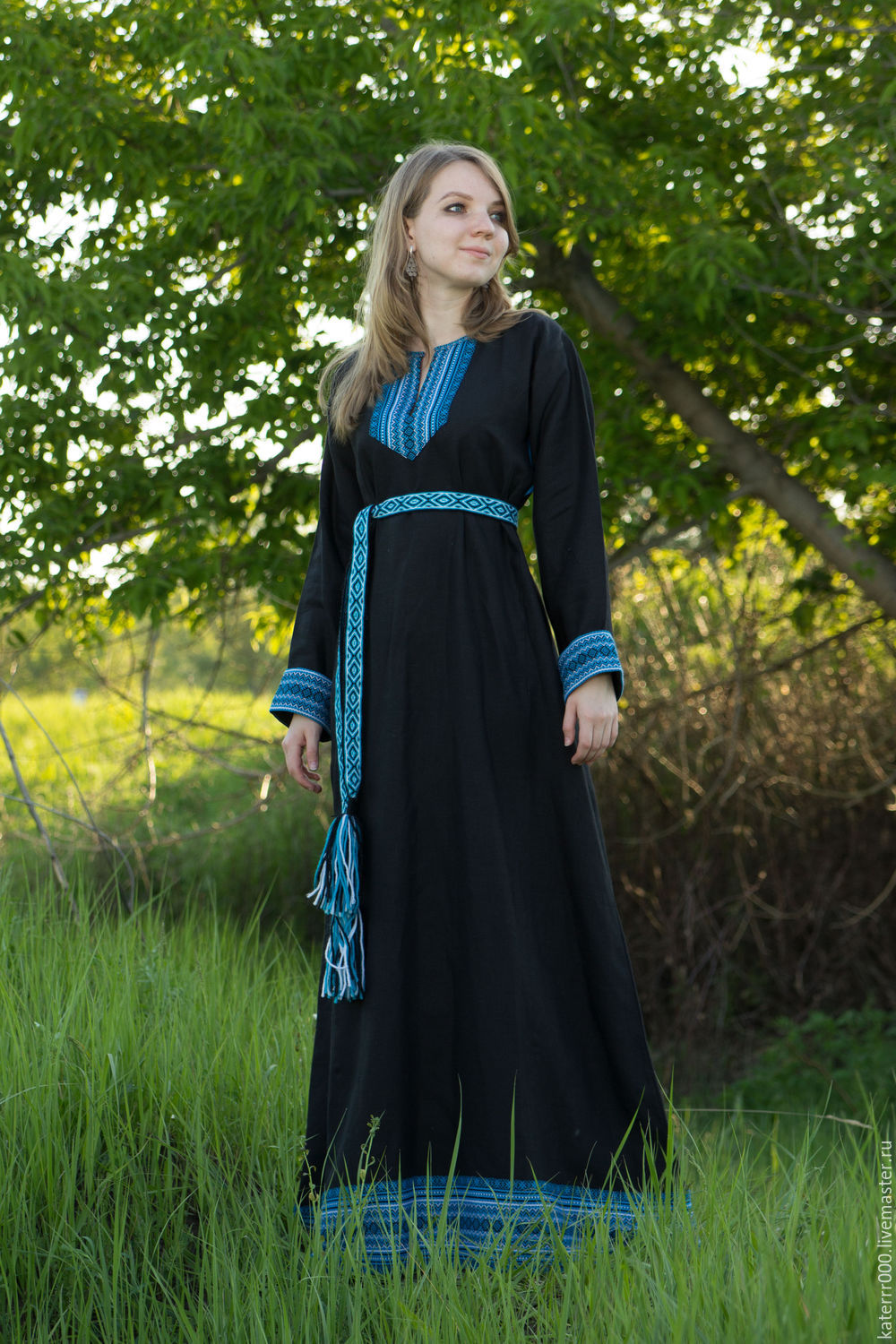 Women in Slavic costumes in Frankfurt am Main