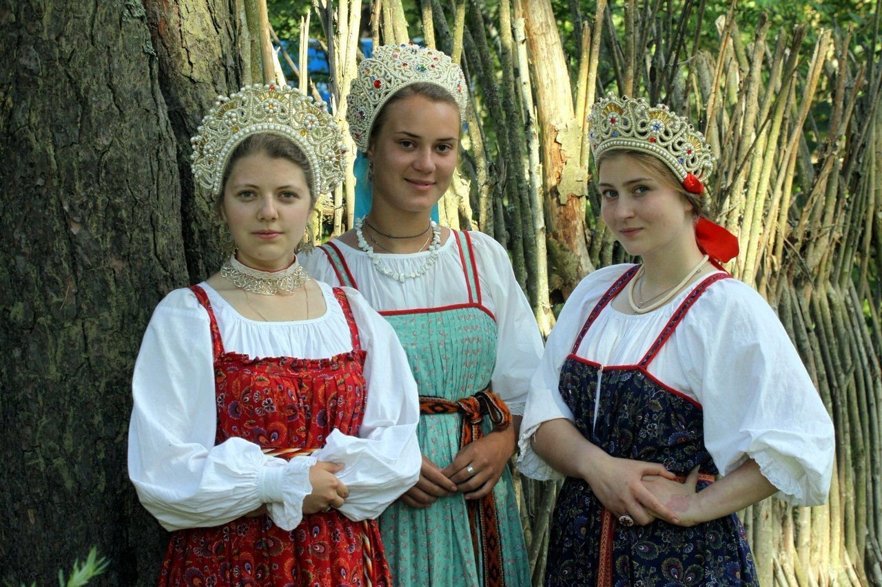 Sexy model Girls in Slavic costumes in Frankfurt am Main