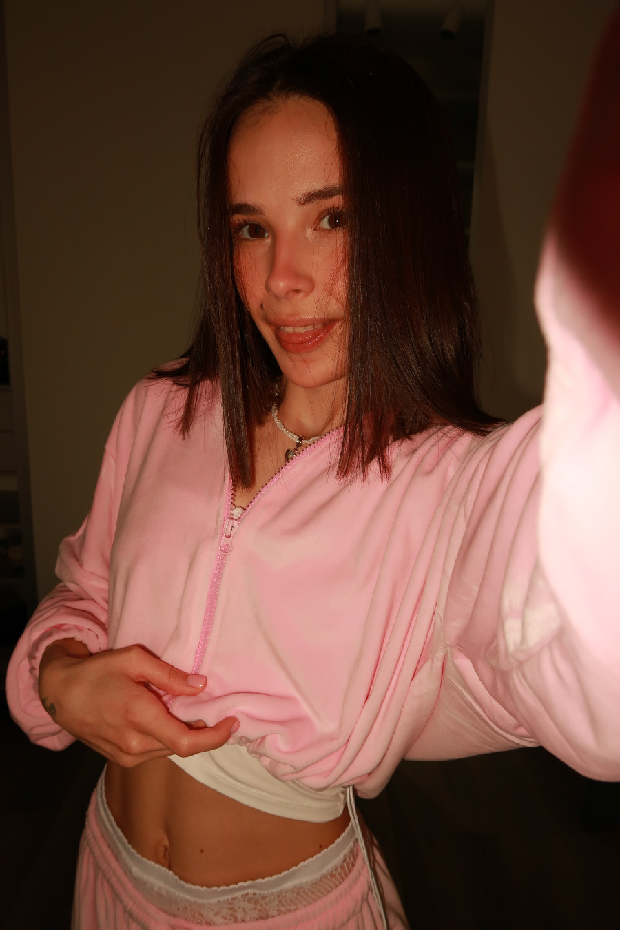 Tina brings the glow — live moments in Frankfurt am Main